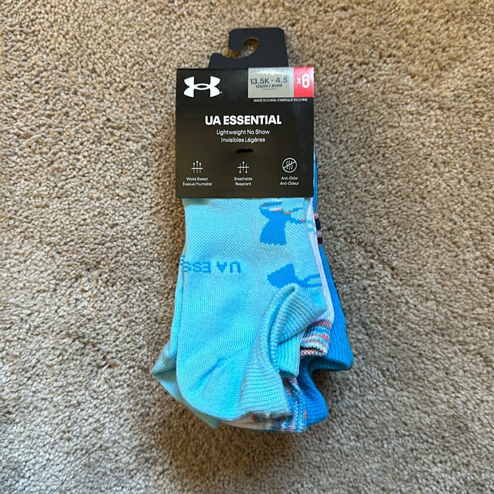 Brand new with tags Under Armour youth socks, 6 pairs, extra cushion super soft